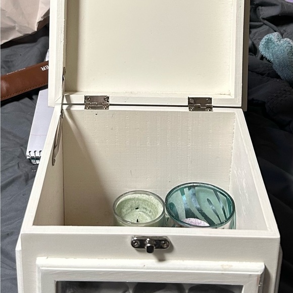 Picture box - Picture 2 of 5